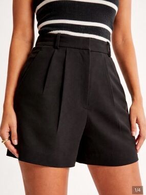 Abercrombie & Fitch High-Waist Black Pleat-Front Women's Shorts